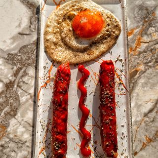 Традиционна Наденица Кацивели с Пълнеж от Кашкавал (300г)