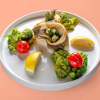 Филе от лаврак с броколи и аспержи 350гр.
