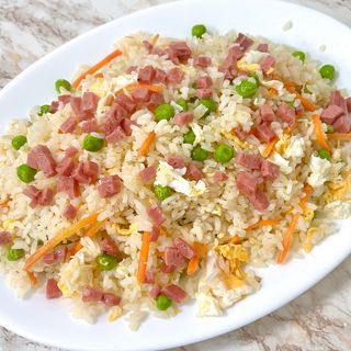 36. Пържен ориз по кантонски с яйце и шунка (800г)