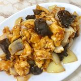 6А. Пиле с лук и черни гъби (700г)