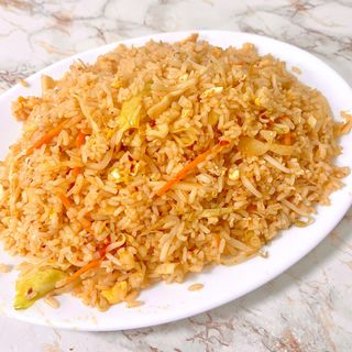 37. Пикантен пържен ориз със зеленчуци и яйце (800г)