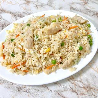 41. Пържен ориз с пилешко и яйце (800г)