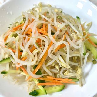 4.Салата от соеви кълнове 300г 