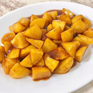 19.Задушени картофи със соев сос 500г