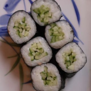 J6. Хосомаки краставици 6бр