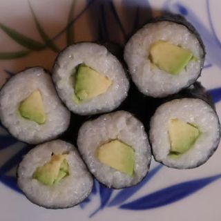 J8. Хосомаки авокадо 6бр