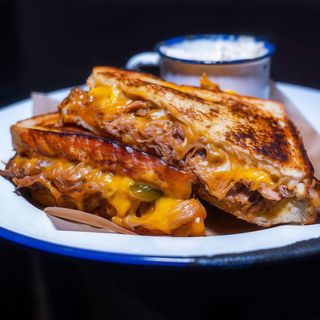 Grilled Cheese Сандвич с дърпано свинско