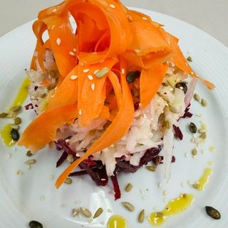 Витаминозна салата (300г)