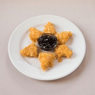 Хрупкави топени сиренца Президент със сладко от боровинки (200г)