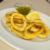 Хрупкави калмари със сос Тартар (250г)