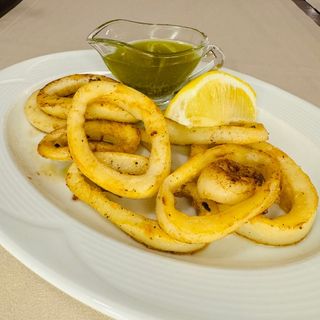 Хрупкави калмари със сос Тартар (250г)