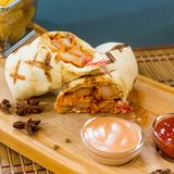 Тортила с хрупкаво пиле (300г)