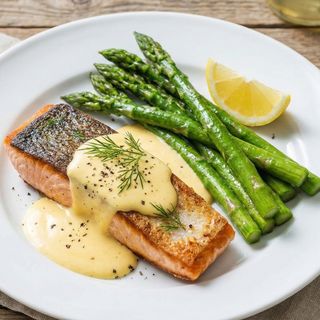 Сьомга със сос Холандез (250г)