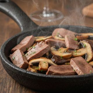 Телешки език с горска манатарка (200г)