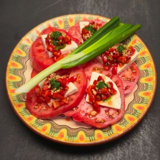 Салата с биволско сирене