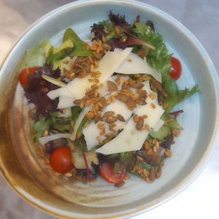 Верде със сушени домати, пармиджано и печени ядки (150г)