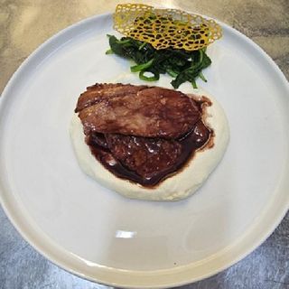 СКАЛОПИНИ СЪС СОС „ПОРТО“ ( 320 гр.)