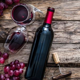 СИРА ОТ СОБСТВЕНИ ЛОЗЯ (12месеца във френски дъбови бъчви)