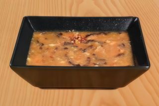 Лютиво-кисела супа с екзотични гъби и яйце - 300 мл