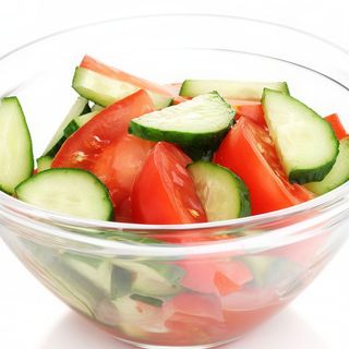 Домати и краставици (150г)