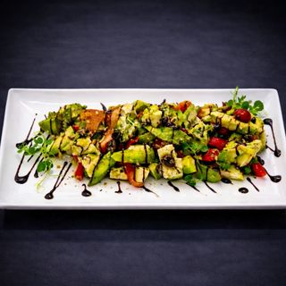 Авторска салата Авокадo