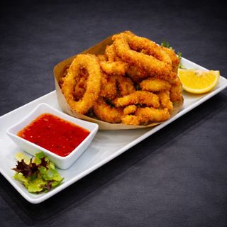 Скариди и калмари в панко панировка със сладко чили сос