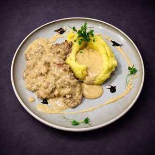 Каренца от свинско филе в сос от топено сирене