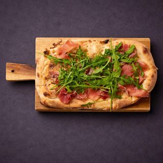 Фокача с прошуто и рукола