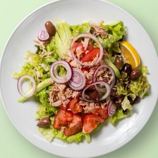Зелена салата с риба тон (300г)