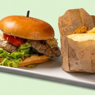 Бургер със свински кюфтета (400г)