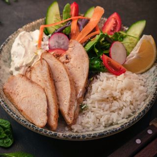  COUPE BOWL С ПИЛЕШКО ФИЛЕ/COUPE BOWL WITH CHICKEN FILLET 400гр.
