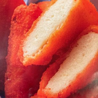 Панирани сиренца със сладко от боровинки