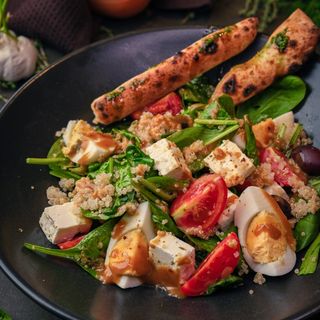 САЛАТА СПАНАК И КИНОА/SPINACH AND QUINOA SALAD 330гр.