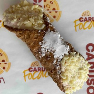 Домашен канол - С бял шоколад бадеми и кокосови стърготини