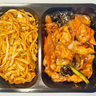 А/33-72-Спагети с свинско с бамбук и зеленч.(650гр.)