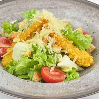 Салата Цезар с хрупкаво пиле (280г)