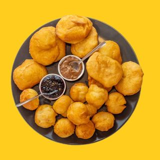 Мини мекици (8бр) + бухти с пудра захар (12бр) + шоколад и сладко