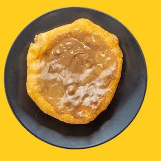 Мекица с фъстъчено масло и течен шоколад