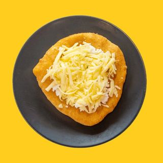 Мекица със сирене и кашкавал