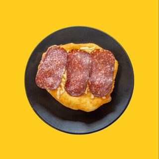 Мекица с луканка и кашкавал