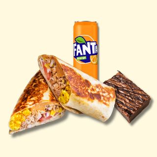 Комбо със свинско бурито, десерт и напитка