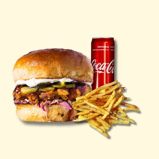 Комбо със Свински бургер, напитка и картофки