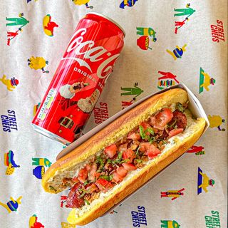 Coke'n'Dog (300г) + Coca-Cola напитка (330мл)