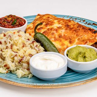 Енчиладас с телешко и зеленчуци 
