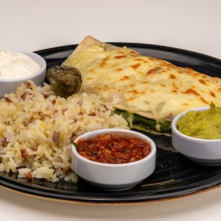 Енчиладас Син Карне