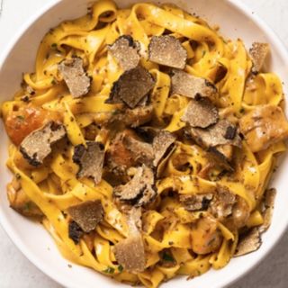 Прясна паста с диви гъби и черен трюфел