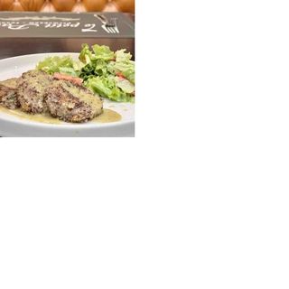 Кюфтенца от нахут и киноа с кокосово къри и свежа салата 300 гр.