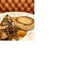 Бавно готвен стек от целина, рагу от леща, манатарки и препечени ядки 300 гр.