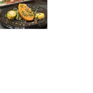 Стек от сладък картоф sous vide с аспержи, филиран бадем, грилована царевица и чимичури 300 гр.