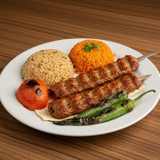 Адана кебап с пилаф и люти чушлета 330 гр.